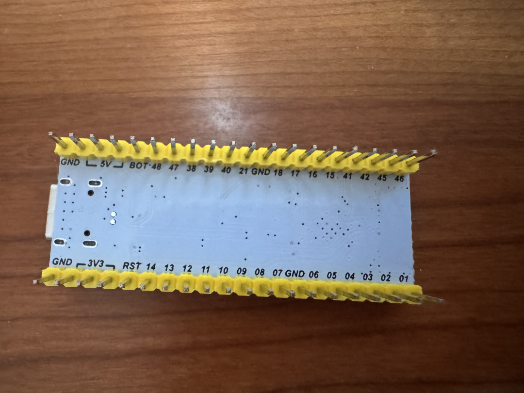 ESP32-S3 NANO开发板背面